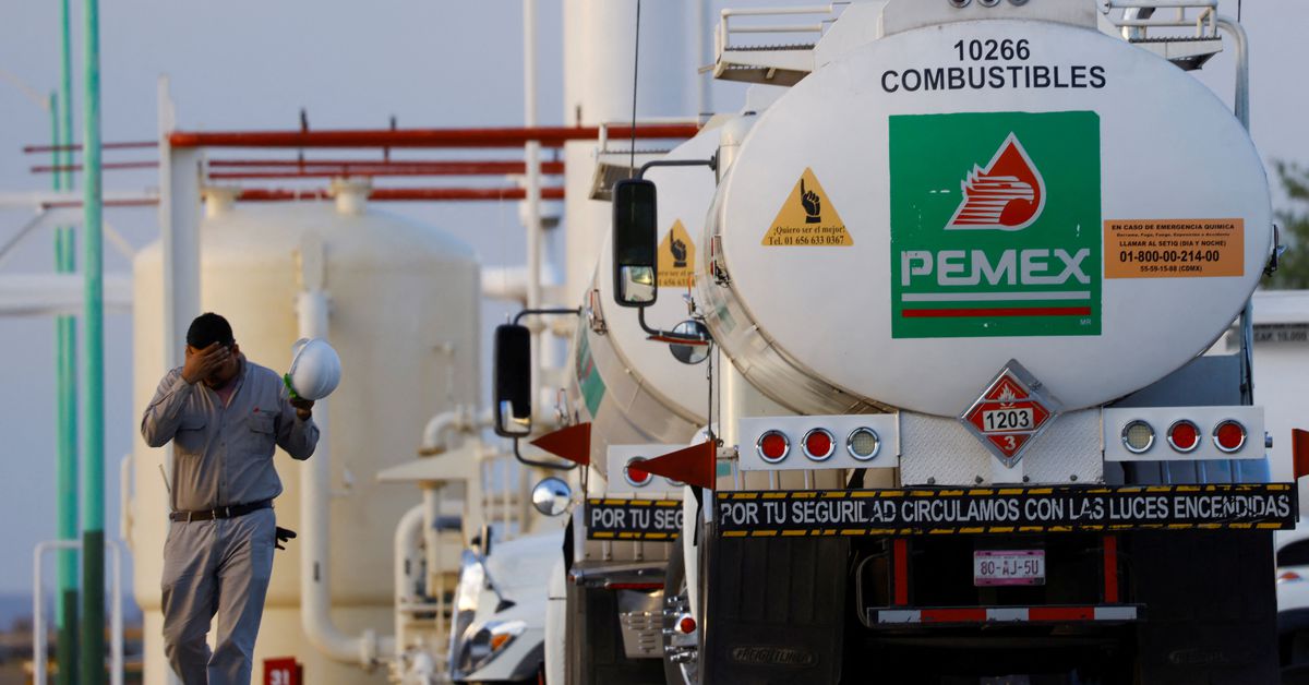 Mexico's Pemex places $2 bln bond to refinance debt